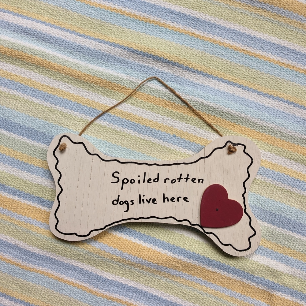 ⭐"Spoiled Rotten Dogs Live Here" home decor